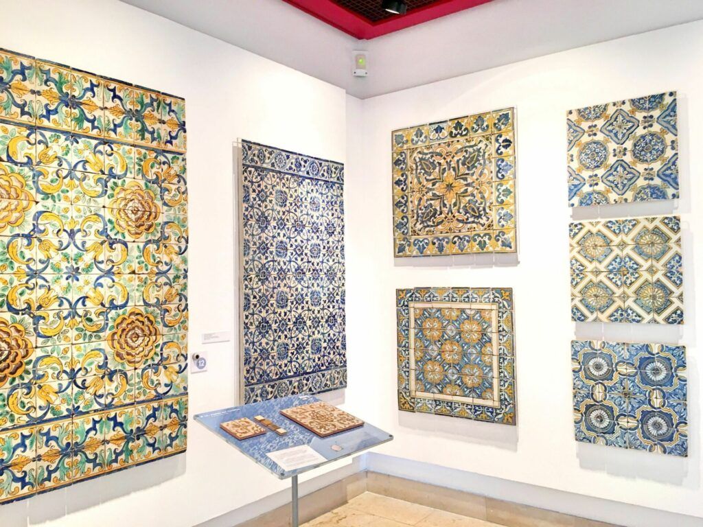 Various azulejos