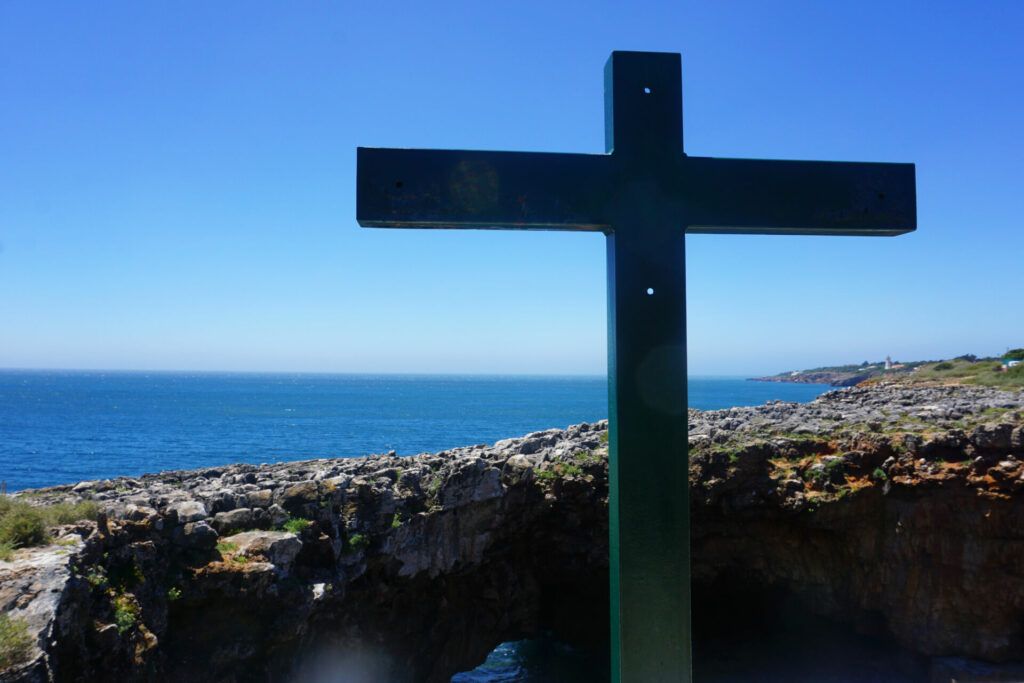 Boca do Inferno cross