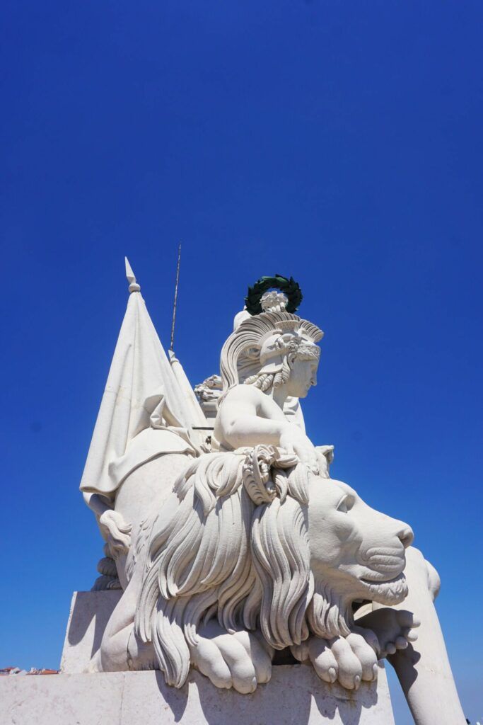 Statues at the top of the Rua Augusta Arch