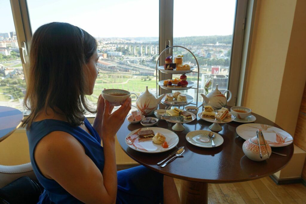 Afternoon tea Corinthia Hotel