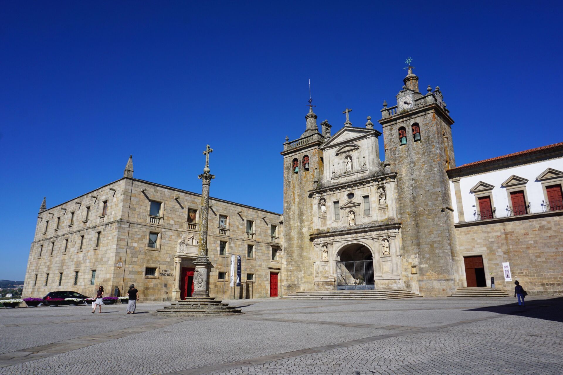 Viseu Cathedral exterior