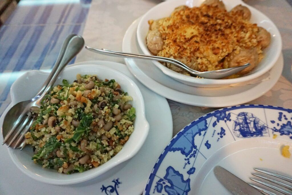 Mesa da Sé bacalhau and migas