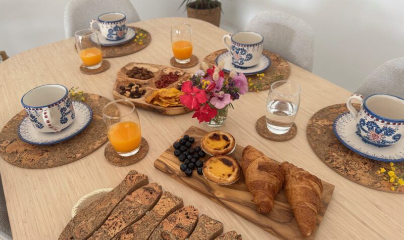 Breakfast table Portuguese Treasures