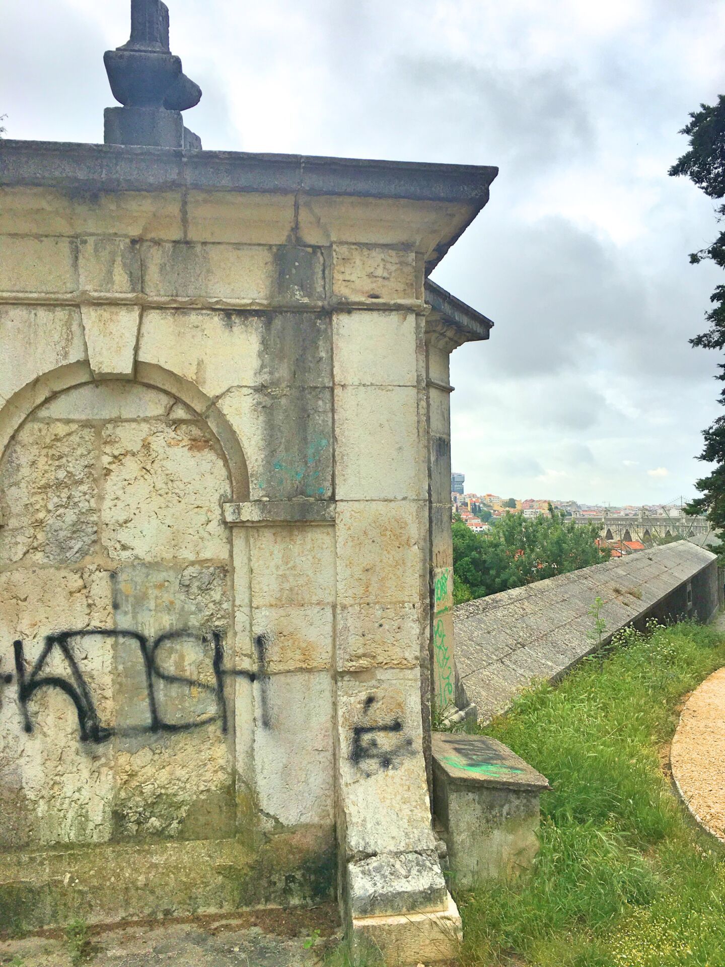 Parque de Monsanto - aqueduct