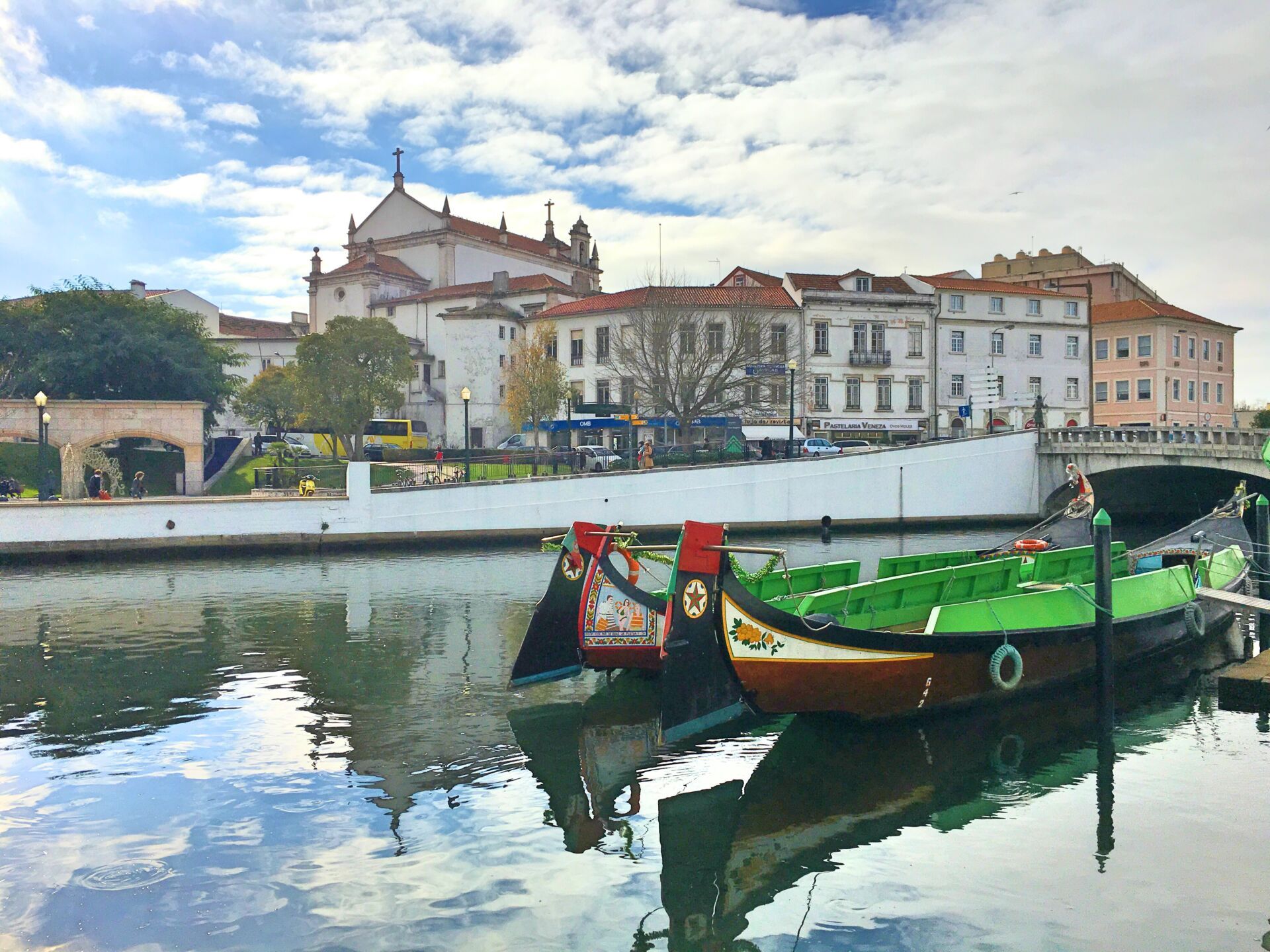 Moliceiros and a church