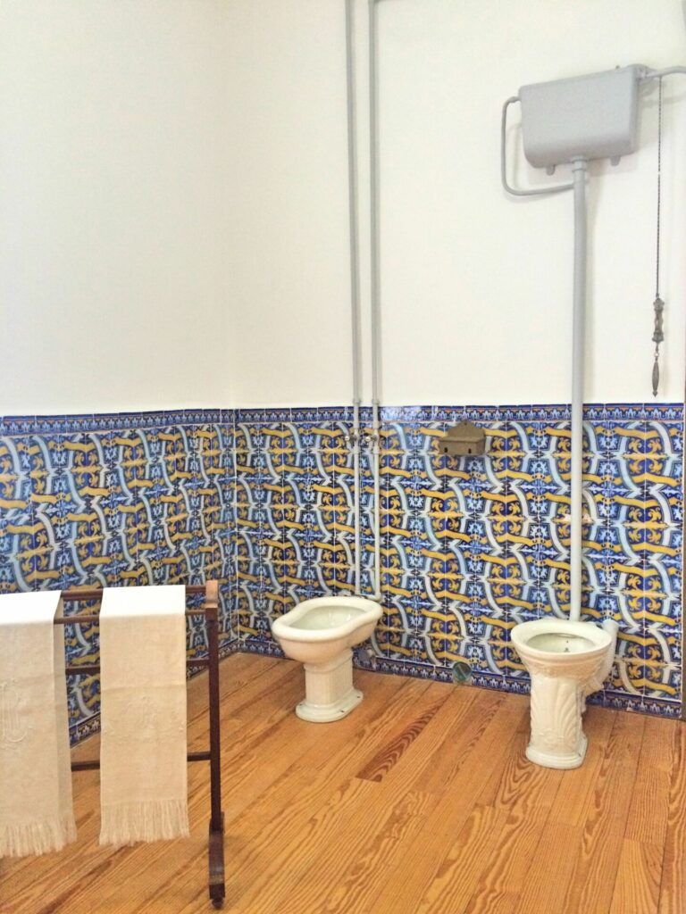 Casa dos Patudos bathroom