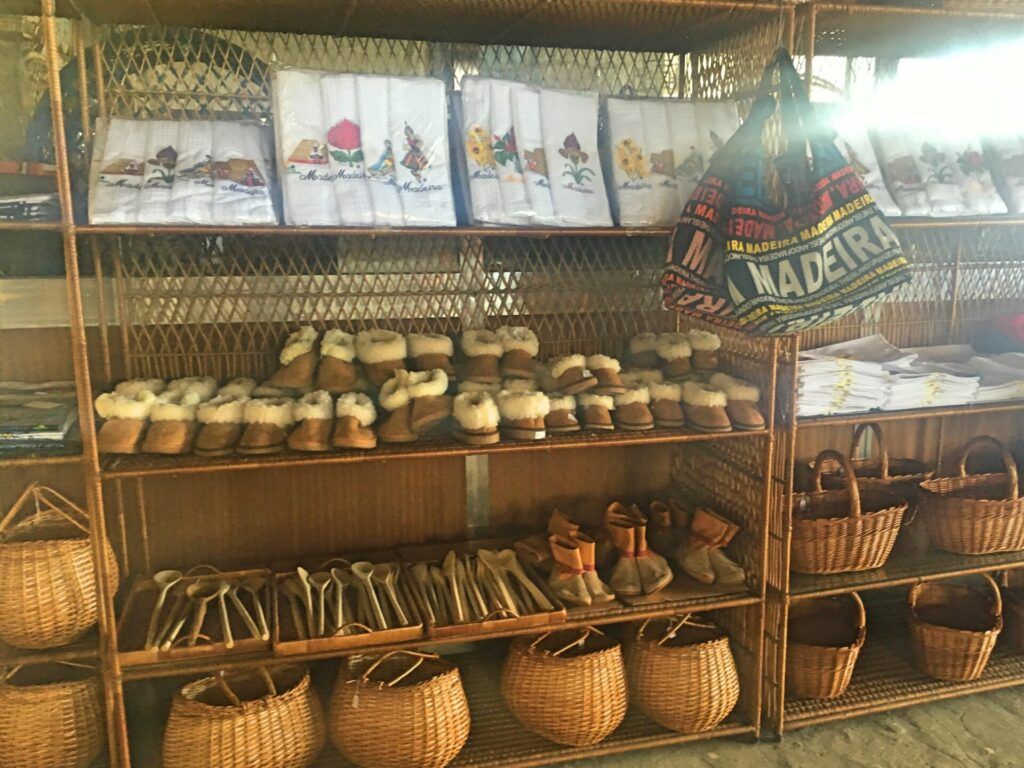 Souvenirs Cafe Relogio