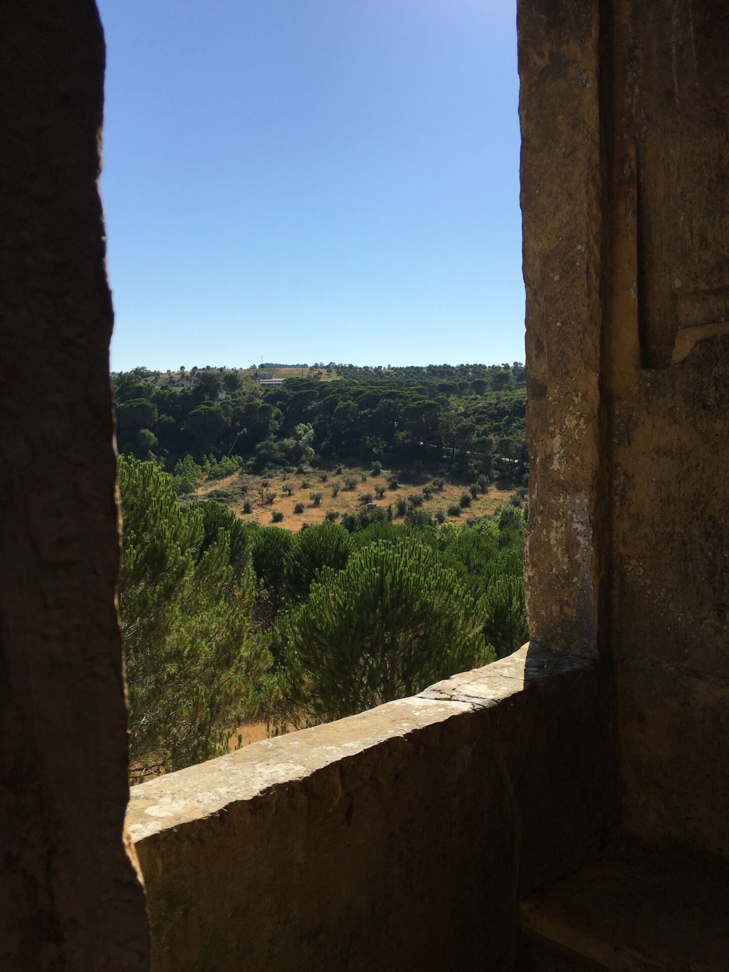 Aqueduto dos Pegoes - window